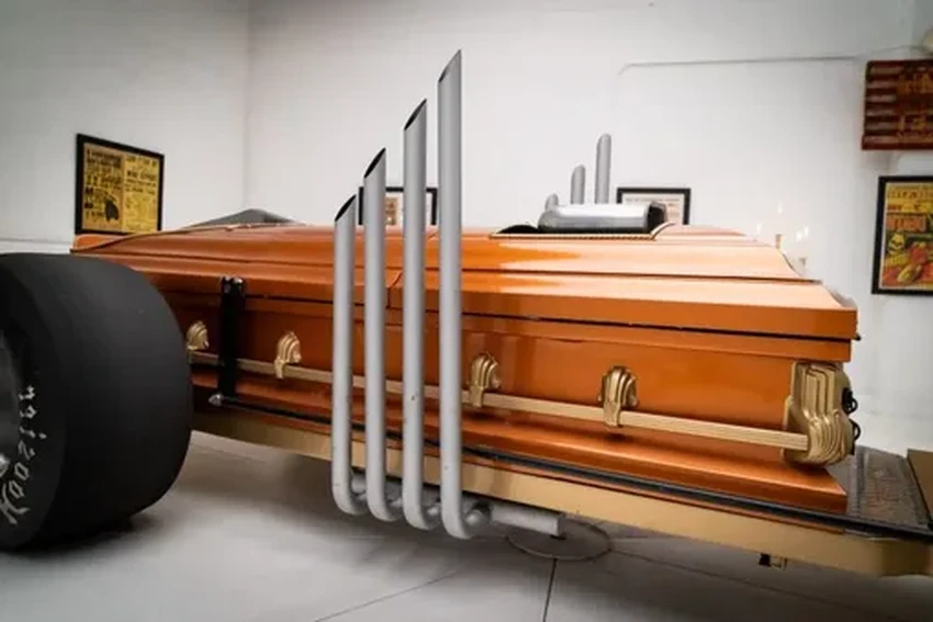 Легальный автомобиль-гроб на дорогах: как он устроен и сколько стоит