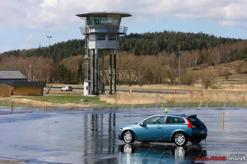 Как учат водителей в Швеции: 