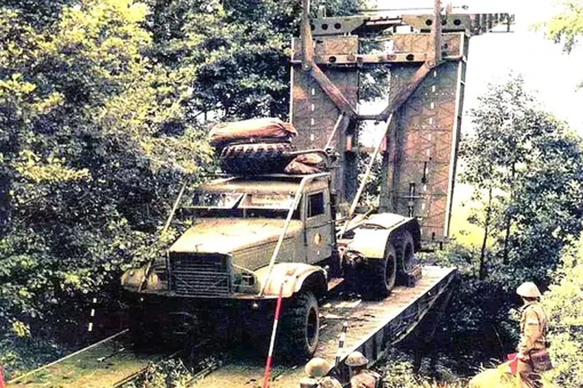 От грузовика до мостоукладчика: 10 военных спецмашин на базе КрАЗа