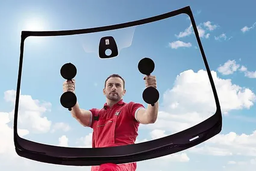 Зачем на стекле автомобиля черные точки? Секрет их назначения