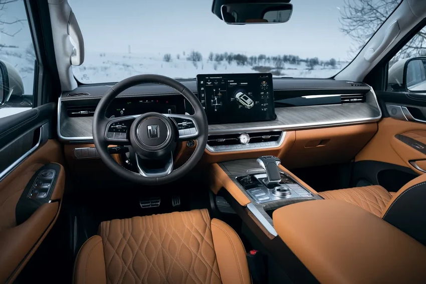 Тест-драйв гибрида Tank 500: как едет внедорожник с электромотором