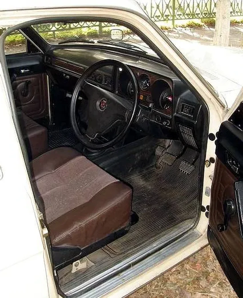 Как в СССР рекламировали «Волгу»: мягкие кресла и голос диктора из «Времени»