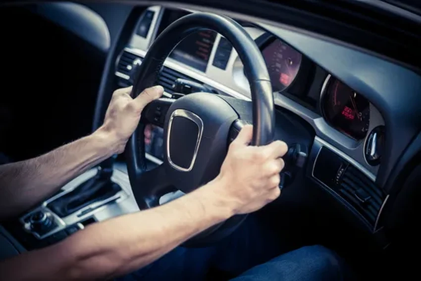 Как безопасно съехать на обочину на скорости: инструкция для водителя