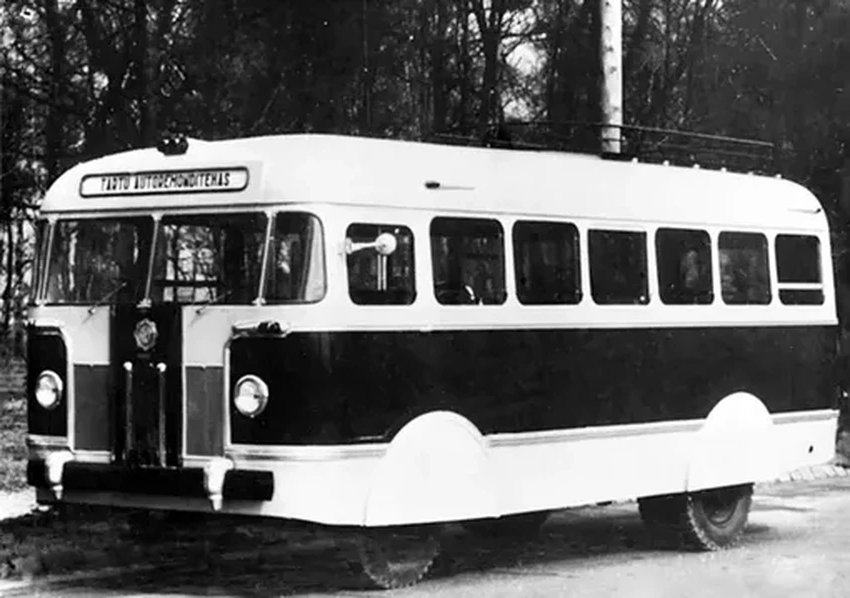 Советский автобус с рулём не по центру: почему им было трудно управлять