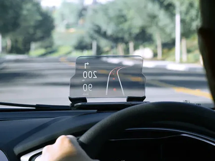 Проекционный дисплей в машине: как устроен, какие бывают и скрытые недостатки