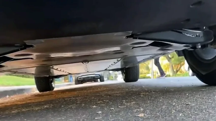 Что скрыто под электромобилем: как устроена защита днища от серьёзных угроз