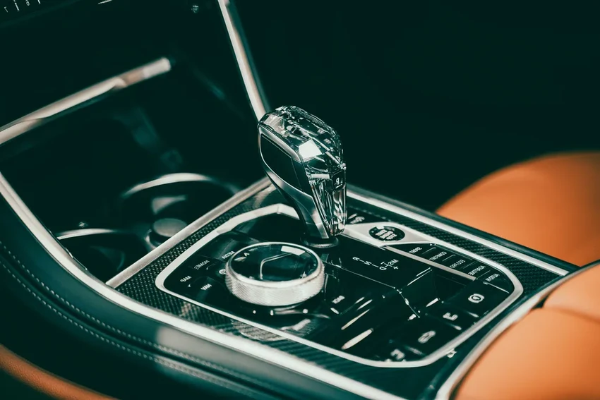 Как безопасно съехать с ледяной горки: простая инструкция для водителя