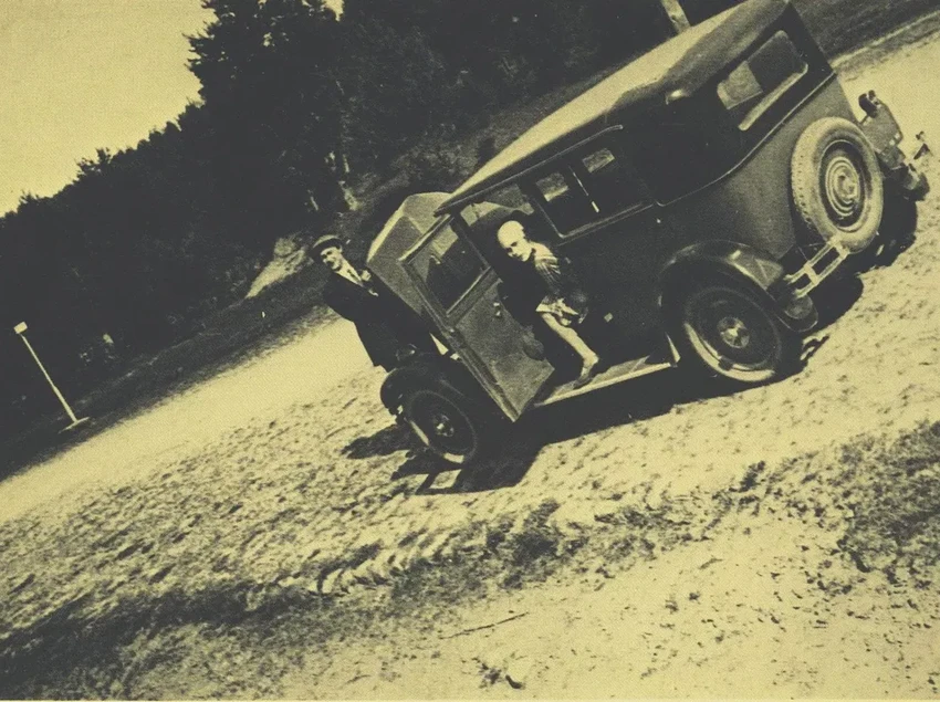 Какой автомобиль купил Маяковский для Лили Брик: история роскошного подарка