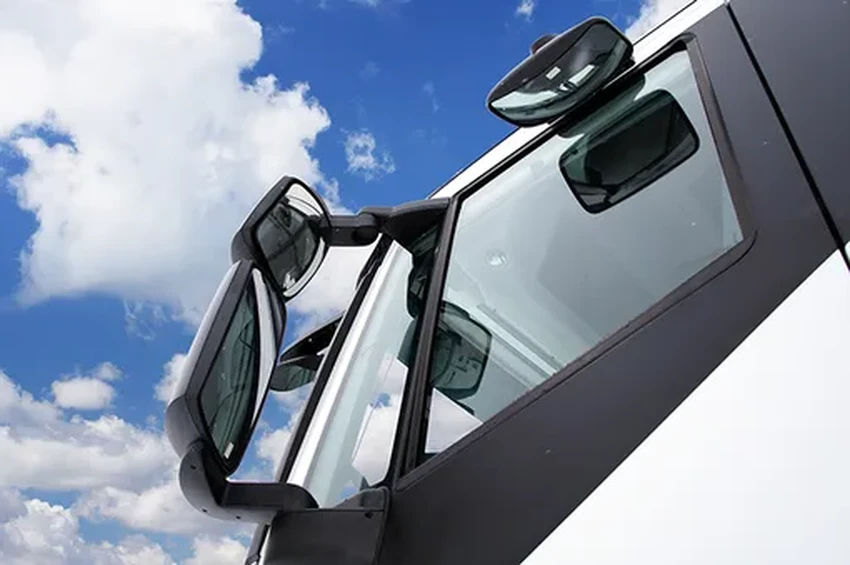 Слепые зоны фуры: где вы невидимы для водителя грузовика на трассе