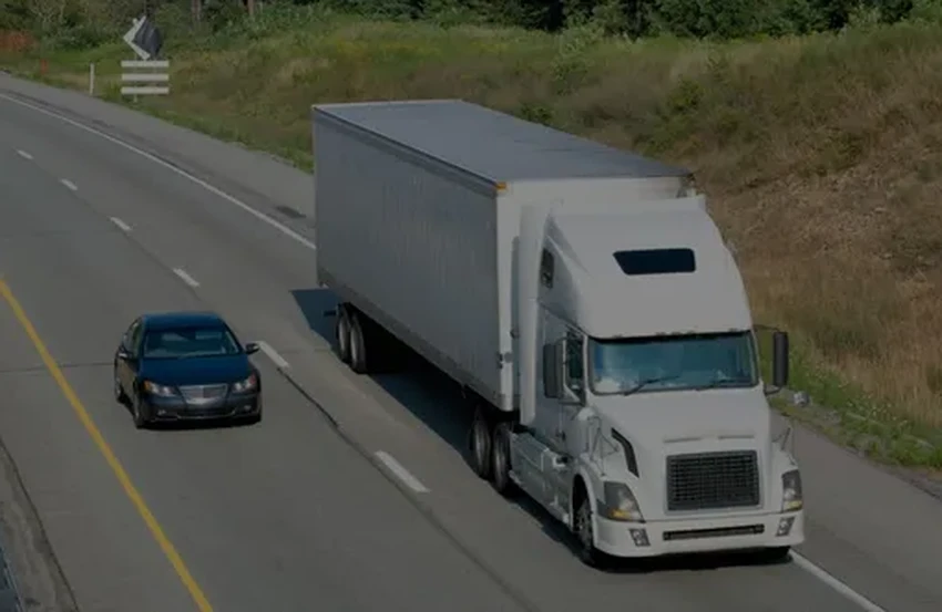 Слепые зоны фуры: где вы невидимы для водителя грузовика на трассе