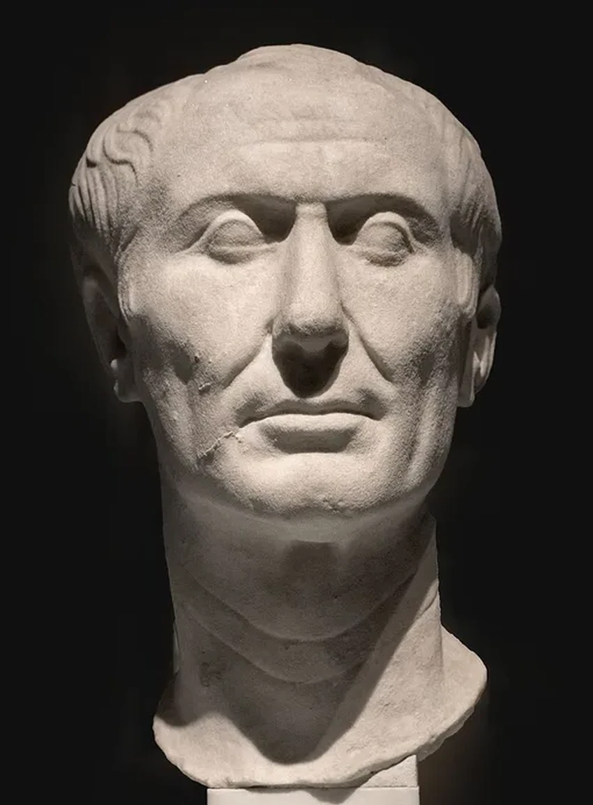 Как пах Юлий Цезарь? Ученые воссоздали его легендарный парфюм спустя 2000 лет