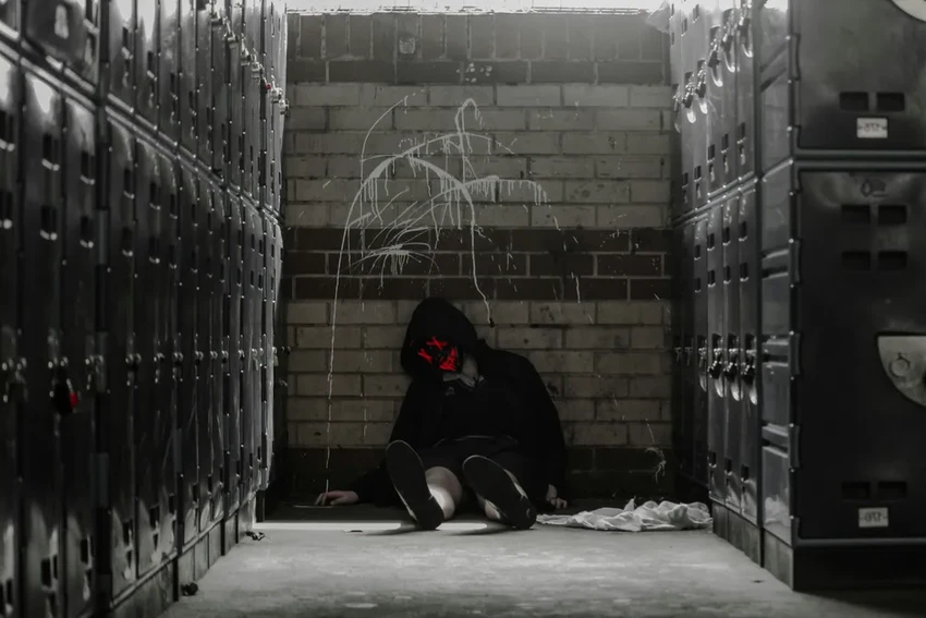 Почему одиночество порождает ночные кошмары и тревожные сны