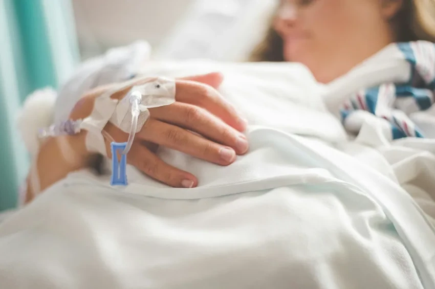 Кома: почему человек впадает в это состояние, виды и выход из нее