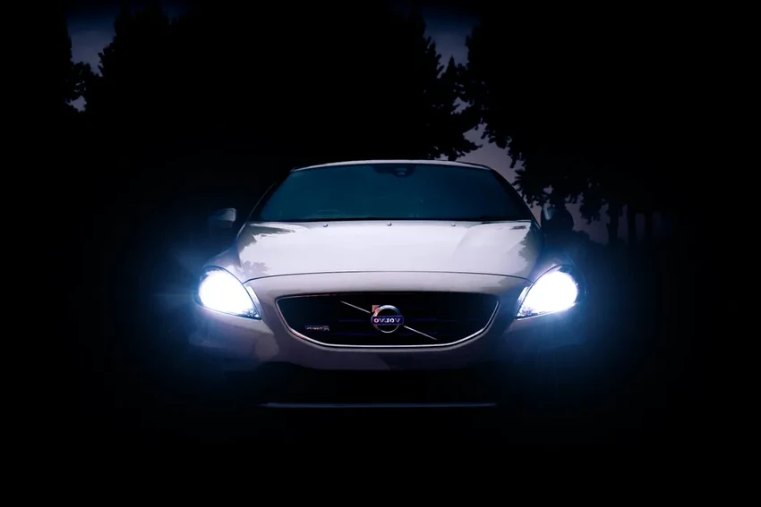 Запотевают фары изнутри? Практичные способы устранения и причины