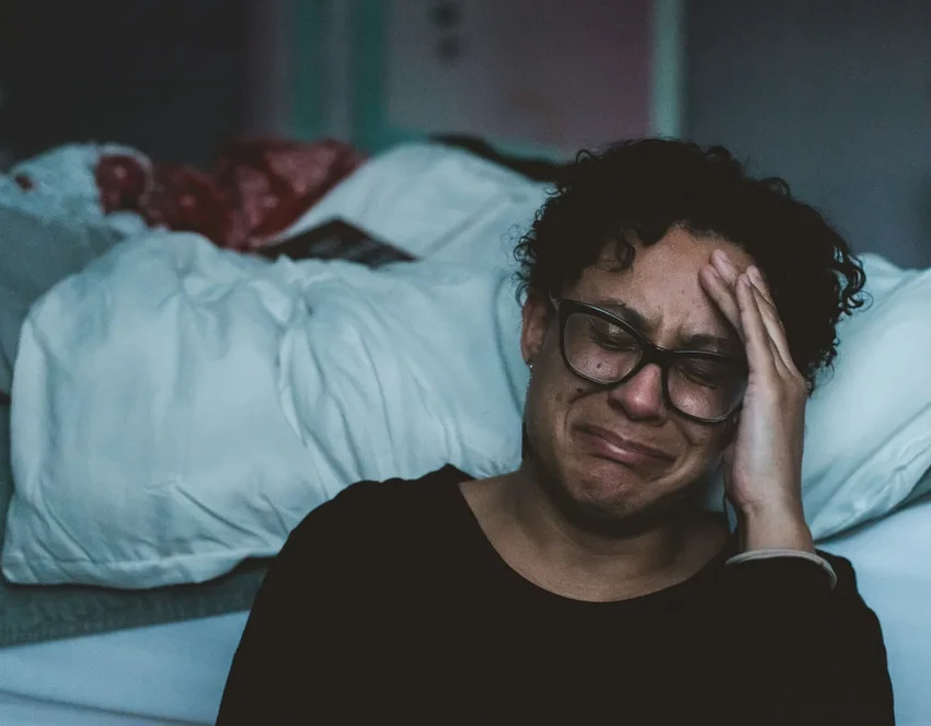 Что такое ловушка печали: как распознать затяжную грусть и выйти из неё