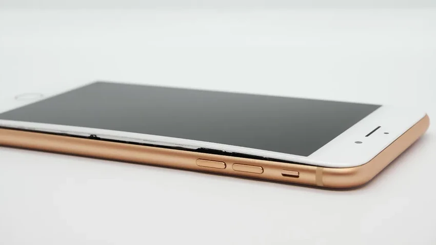 Опасно вздулся аккумулятор телефона: 6 основных причин поломки