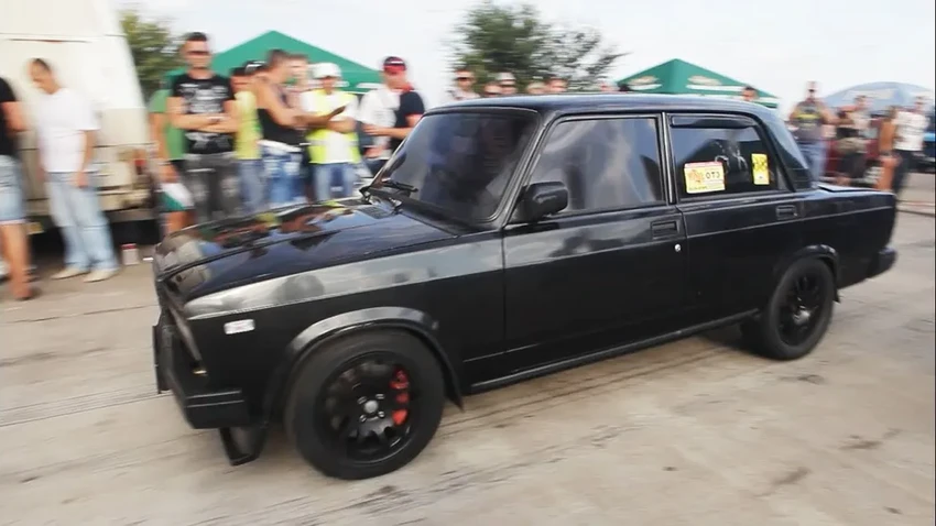 Почему драг-рейсинг — это не скучно: секрет популярности самых коротких гонок