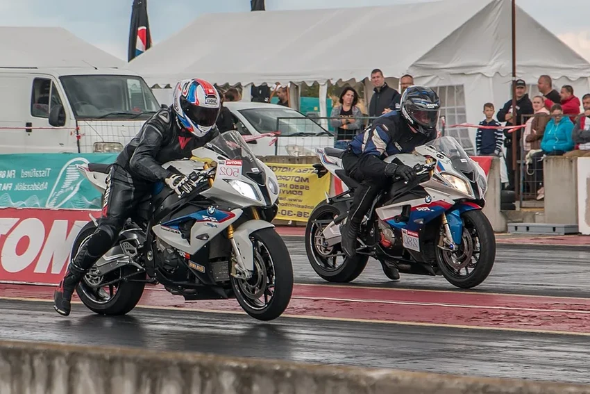 Почему драг-рейсинг — это не скучно: секрет популярности самых коротких гонок