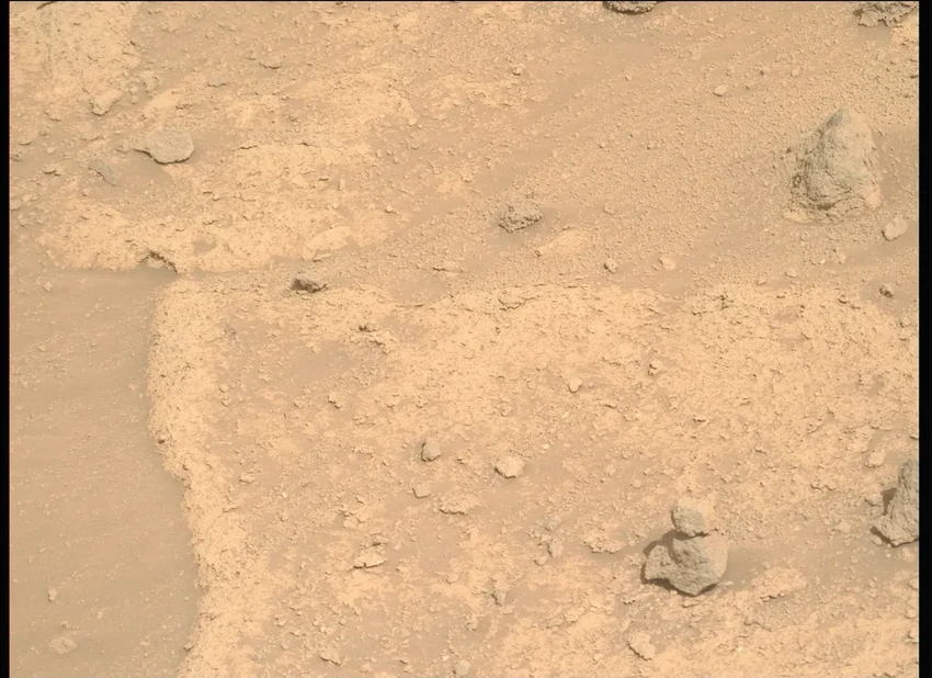 Perseverance сфотографировал на Марсе каменного «снеговика»: забавная находка ровера