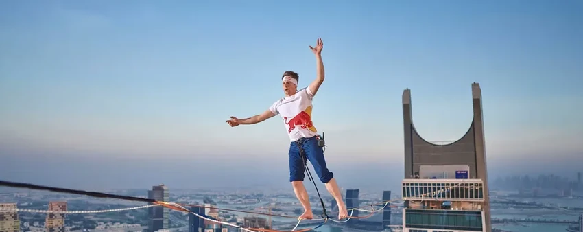 Невероятный переход: 3,6 км по слэклайну через Мессинский пролив