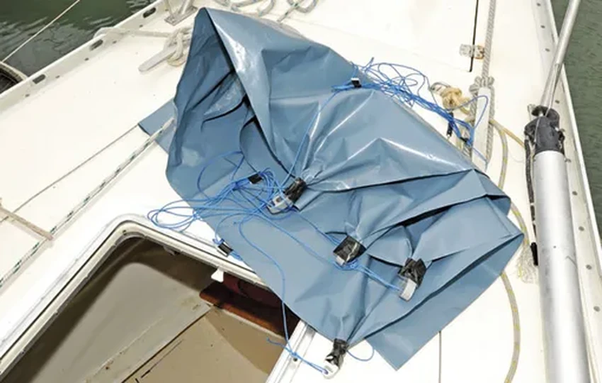 Эксперимент: какие способы заделать пробоину в яхте работают на самом деле