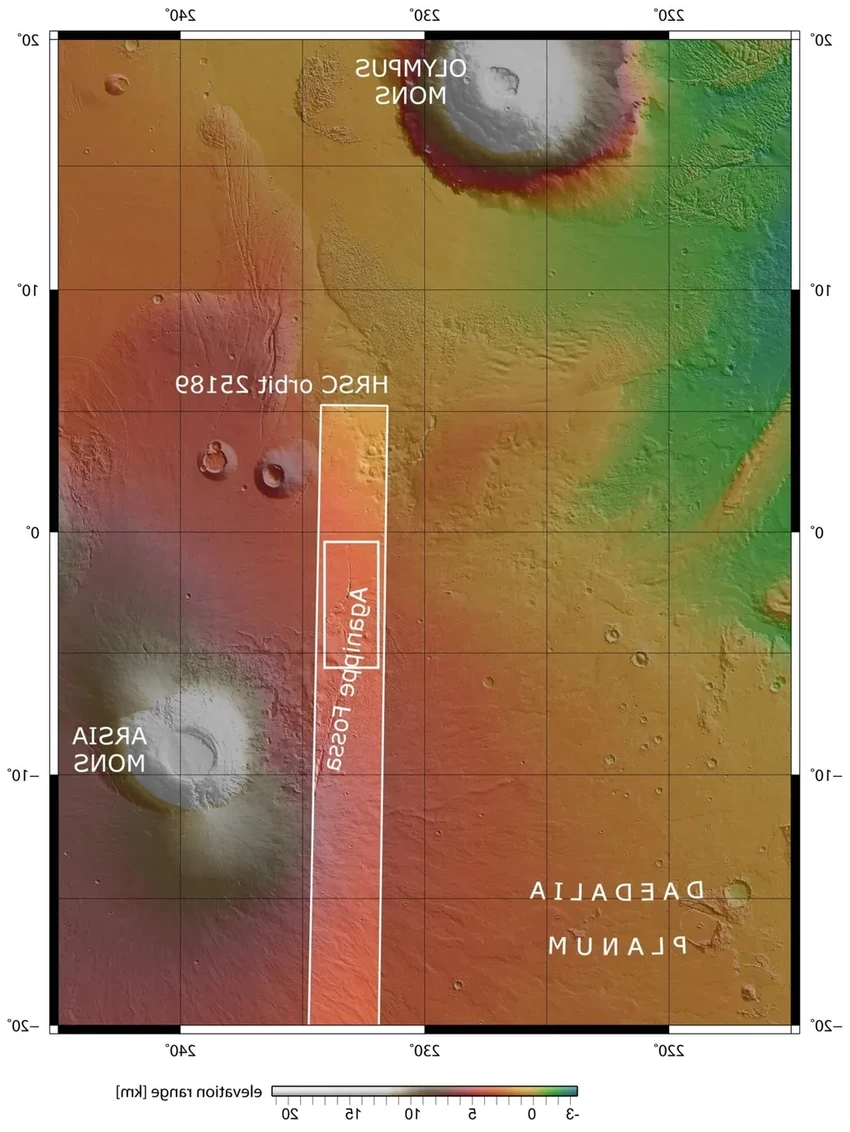 Шрам Марса: гигантское ущелье у подножия вулкана на фото