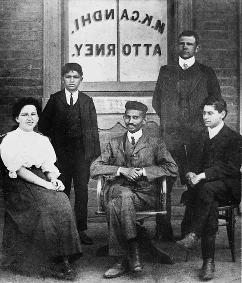 Махатма Ганди: философия ненасилия, борьба за Индию и обстоятельства убийства