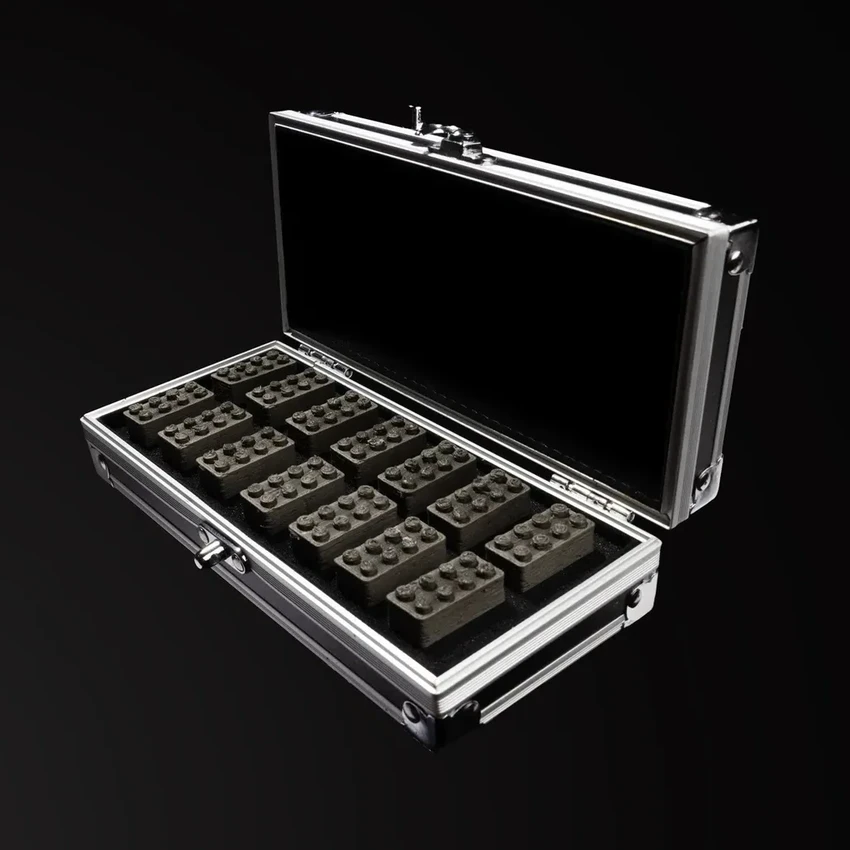 Кубики из метеоритной пыли: как LEGO и ESA создают стройматериалы для Луны