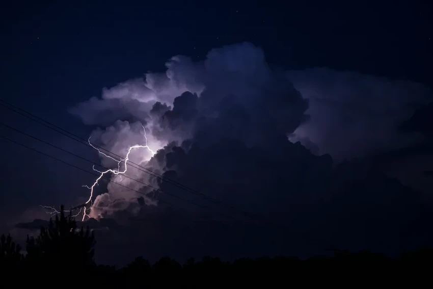 Почему гремит гром? Простое объяснение природы звука во время грозы