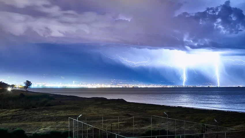 Почему гремит гром? Простое объяснение природы звука во время грозы