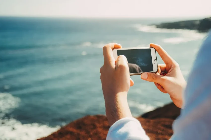 Как спасти смартфон от перегрева летом: простые правила в жару