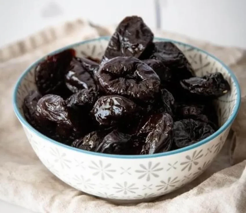 Чернослив для крепких костей: как сухофрукт защищает от переломов