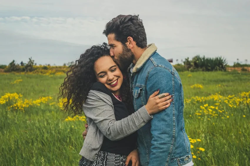 Правда ли мы выбираем партнёров, похожих на себя по уровню привлекательности?