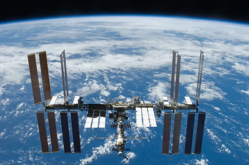 NASA поручило SpaceX увести МКС с орбиты и затопить в океане