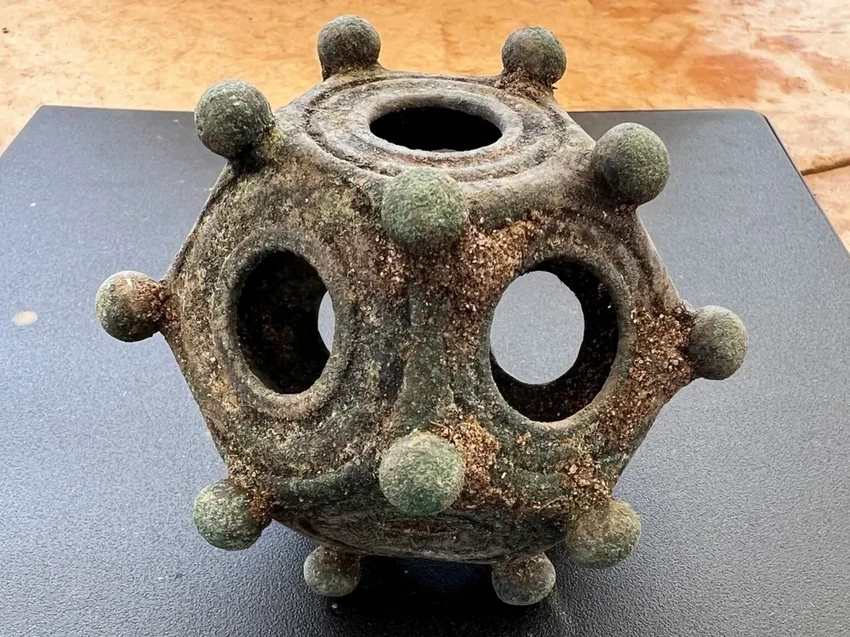 Римский додекаэдр: находка энтузиастов ставит учёных в тупик