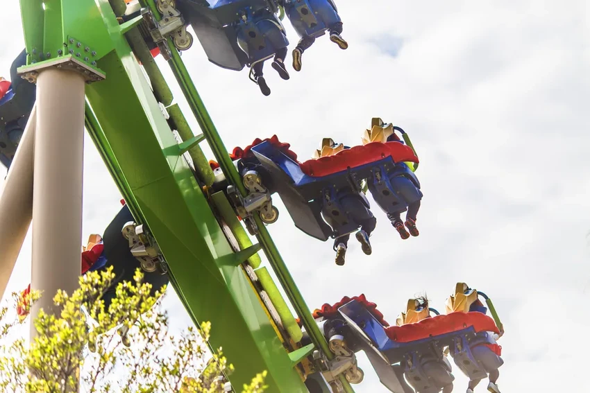 Чем масса отличается от веса: объясняем на Луне, в лифте и космосе