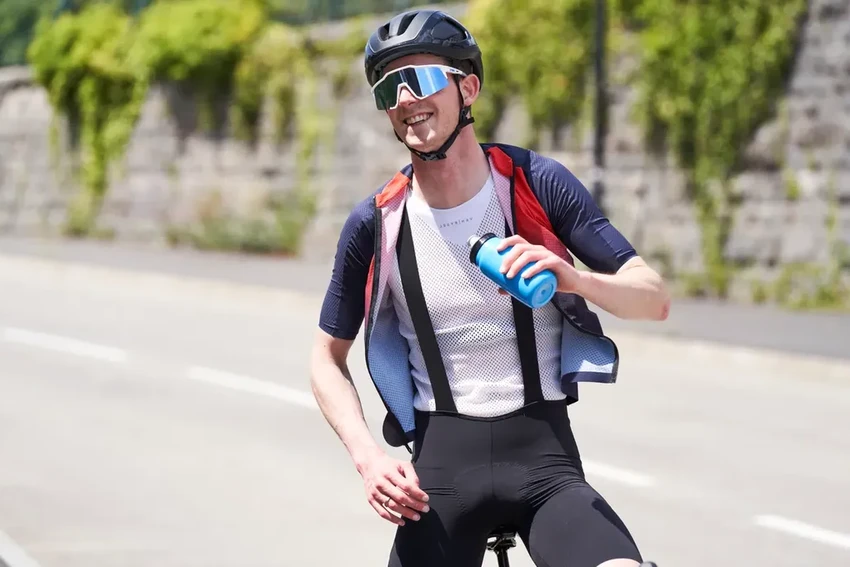 Как кататься на велосипеде в сильную жару: правила безопасности и комфорта