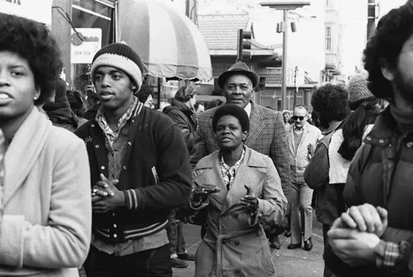 Трагедия в Джонстауне: как лидер секты привёл 900 человек к массовому самоубийству