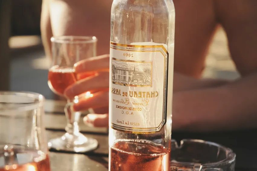 Заблуждение о розовом вине: почему его нельзя подавать слишком холодным