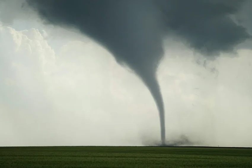 Как образуется смерч: от облака до разрушительной воронки торнадо