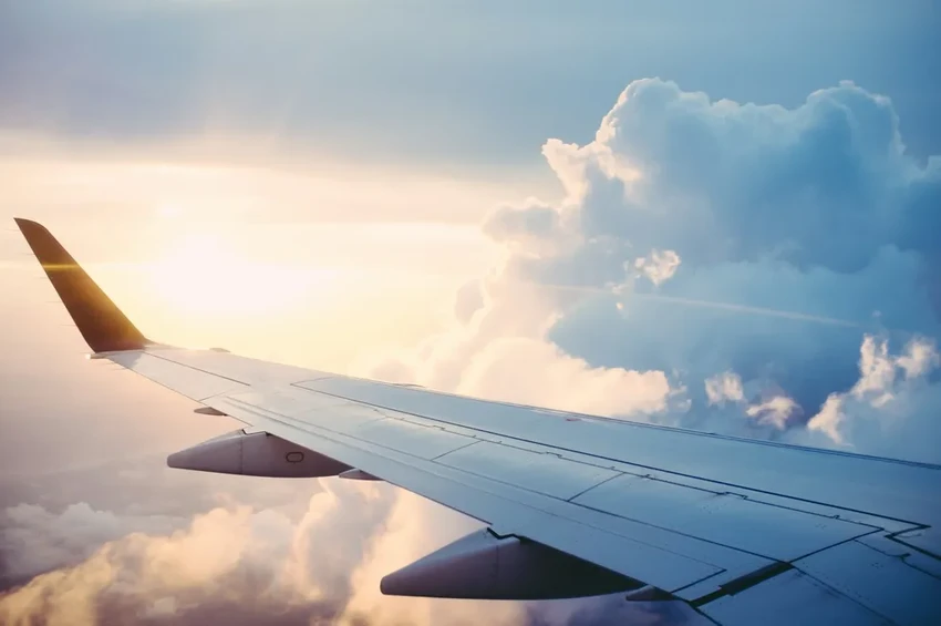 Лучшее время для вылета: когда летать дешевле и без задержек