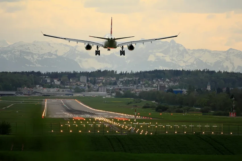 Лучшее время для вылета: когда летать дешевле и без задержек