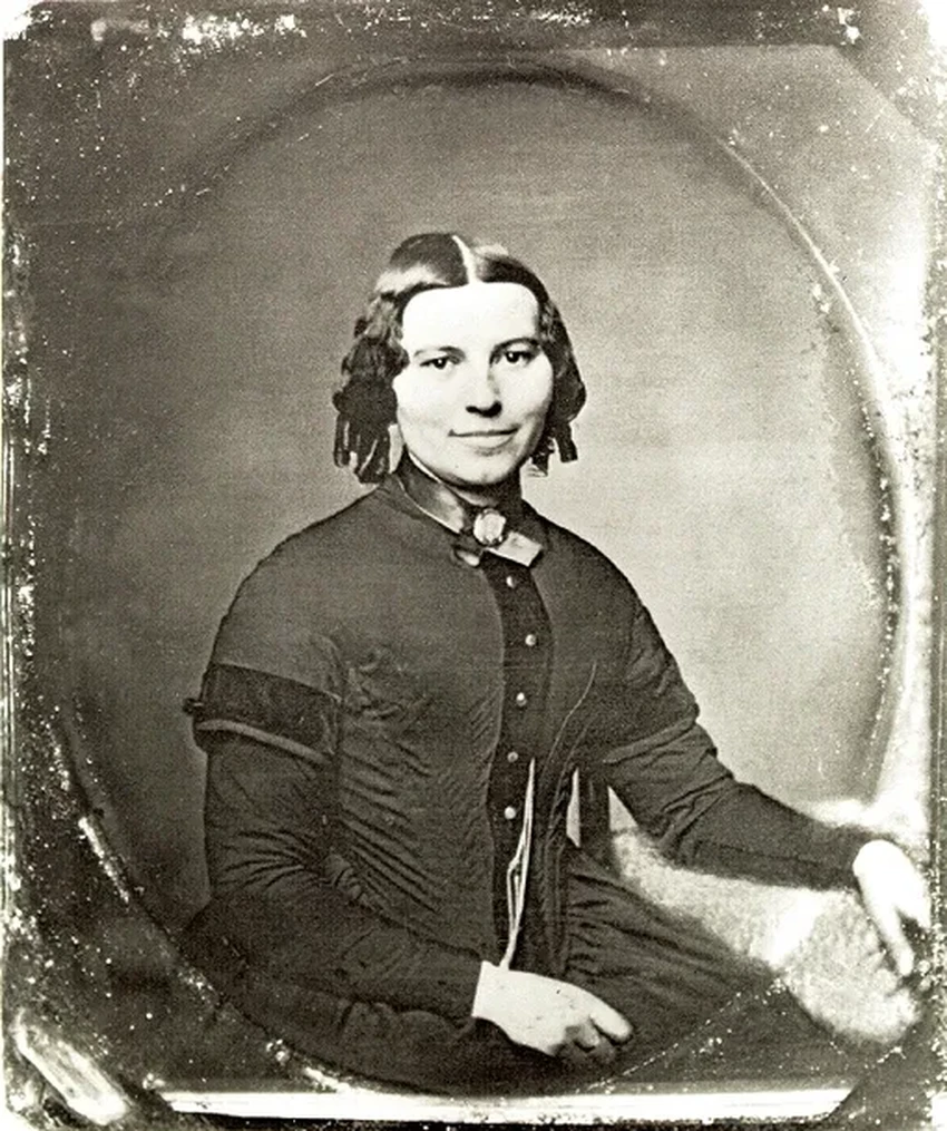 Клара Бартон: как клерк стала «ангелом поля боя» и основала Красный Крест