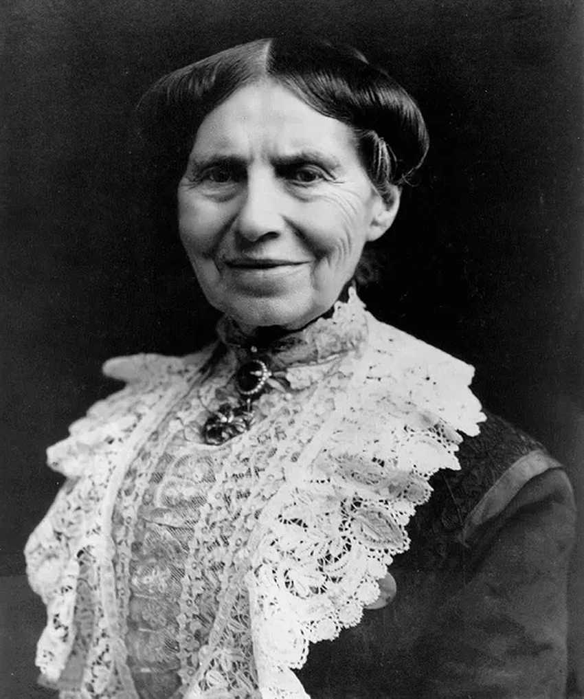 Клара Бартон: как клерк стала «ангелом поля боя» и основала Красный Крест