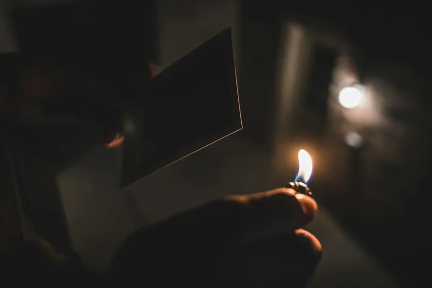 Как слабый ток помогает пережить боль от расставания: открытие учёных