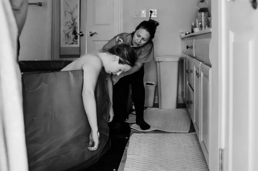 Водные роды: безопасны ли они для ребенка и матери по данным ученых