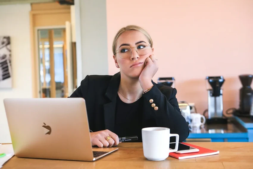 Почему оптимисты реже откладывают дела: научное объяснение прокрастинации