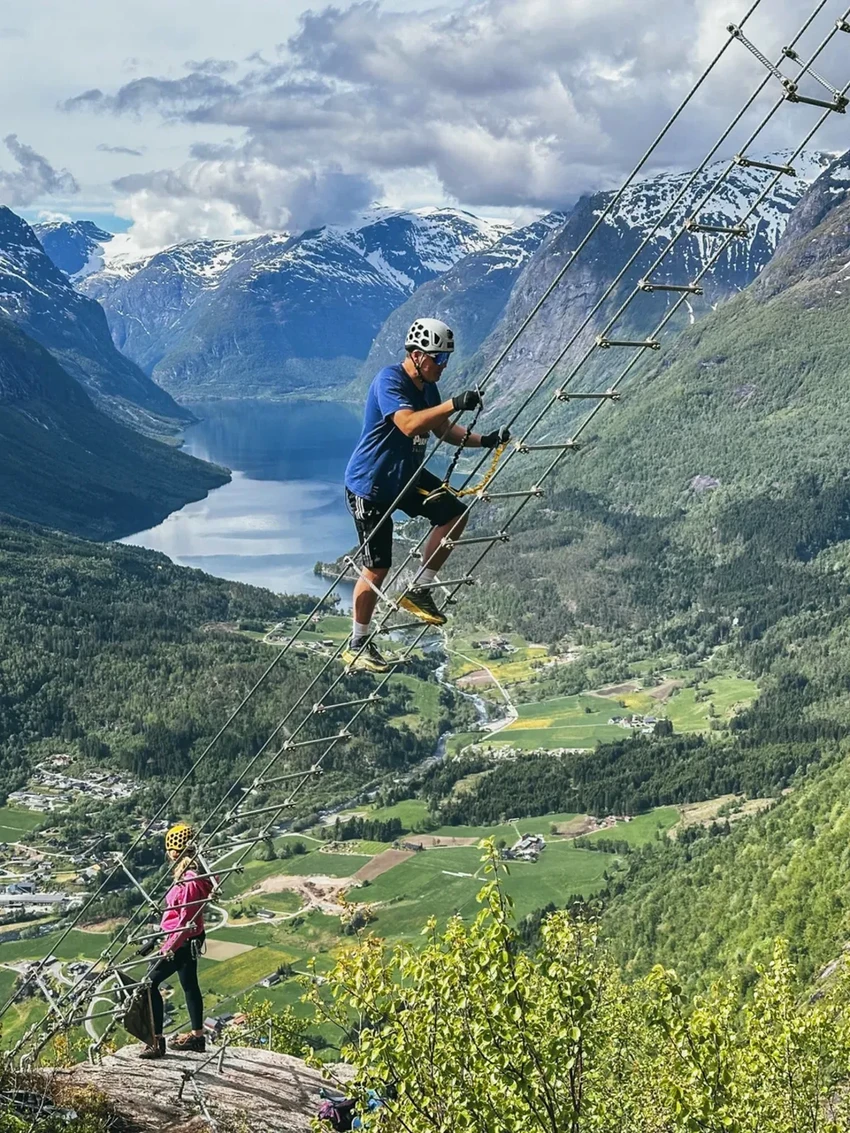 Парящая лестница в Норвегии: 120 ступеней над бездной фьорда