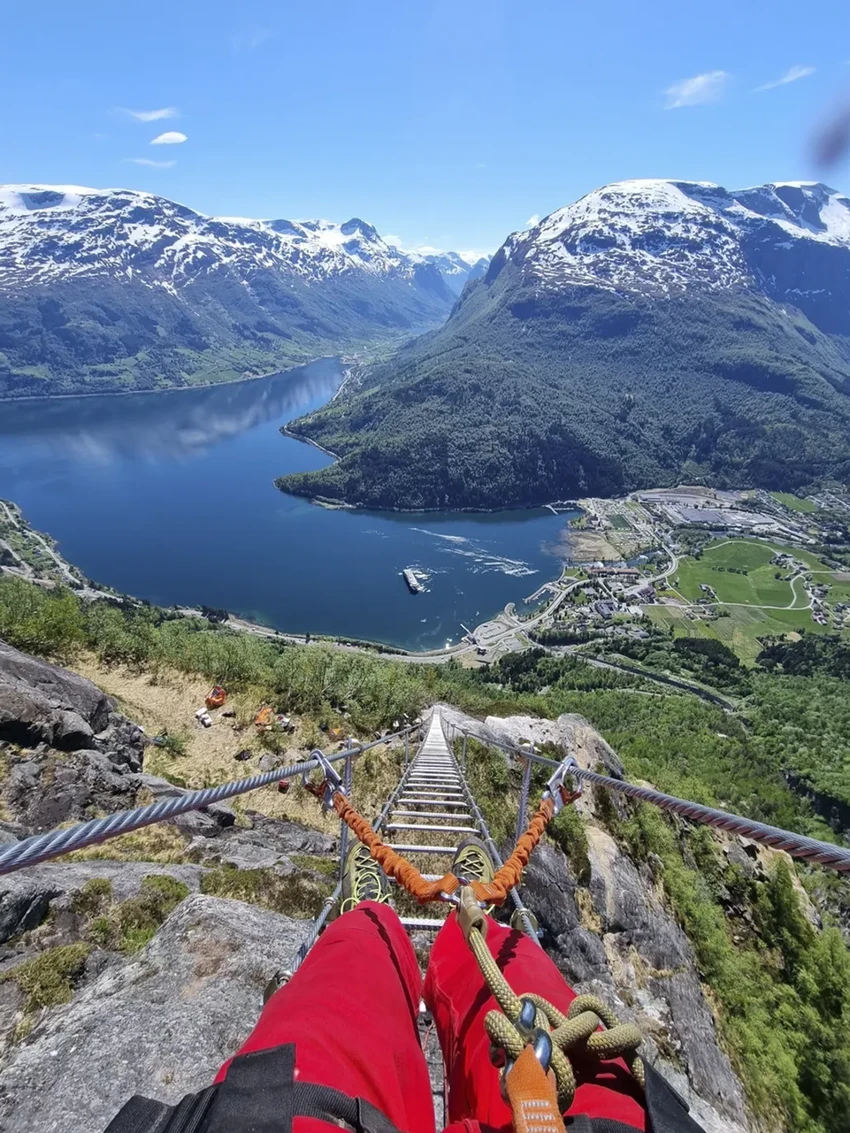 Парящая лестница в Норвегии: 120 ступеней над бездной фьорда