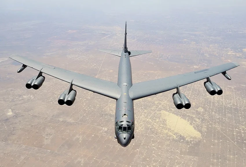 Падение B-52: как пилоты спасли бомбардировщик после отказа четырёх двигателей